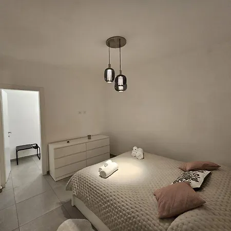 Maison Veleno - Downtown